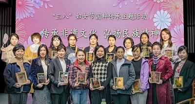 三八妇女节活动合影-1.jpg